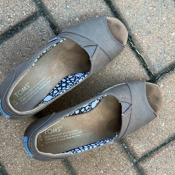 Tom’s wedge open toe grey canvas shoes size 7 - Picture 4 of 10
